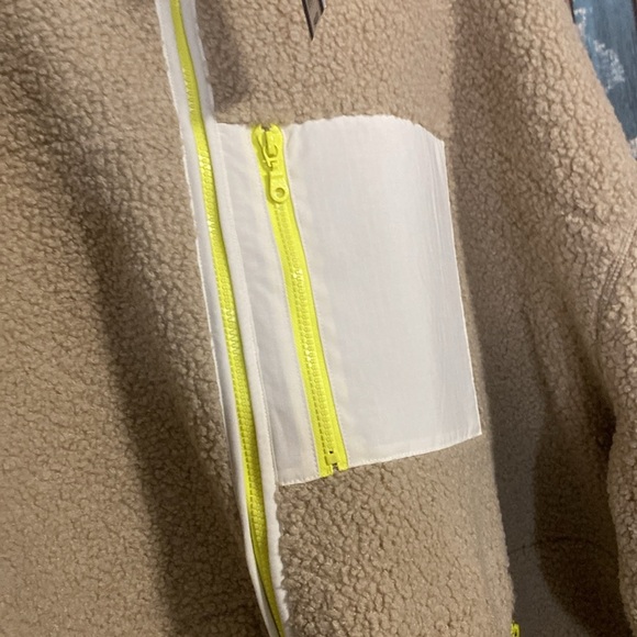 Universal thread teary bear neon green detail jacket - Picture 7 of 16